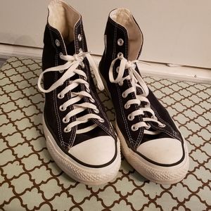 Converse unisex high top shoes. Black and white